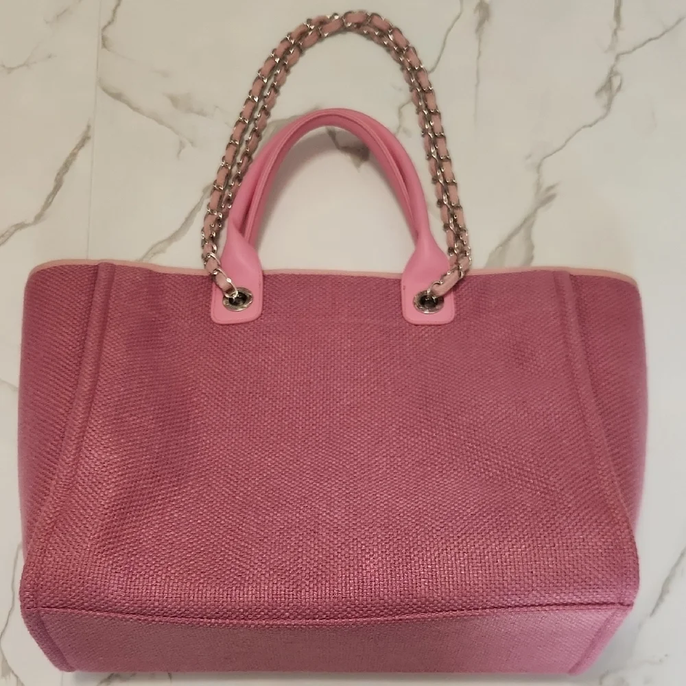 ‘Looks like Chanel Pink Canvas Tote Bag’ - 31 Rue Cambon Paris - Picture 8 of 11